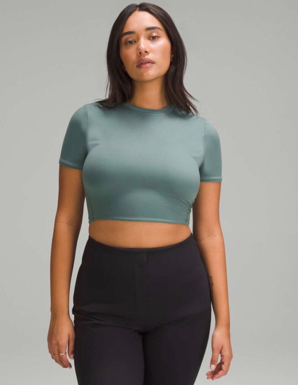 Lululemon Crewneck Cropped T-Shirt Size 4 Medium Forest Nulu Short Sleeve EUC